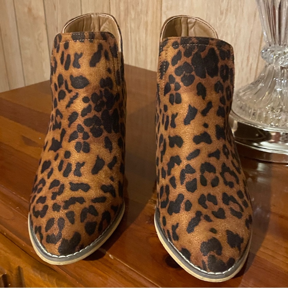 Nature Breeze Brown Leopard Ankle Booties